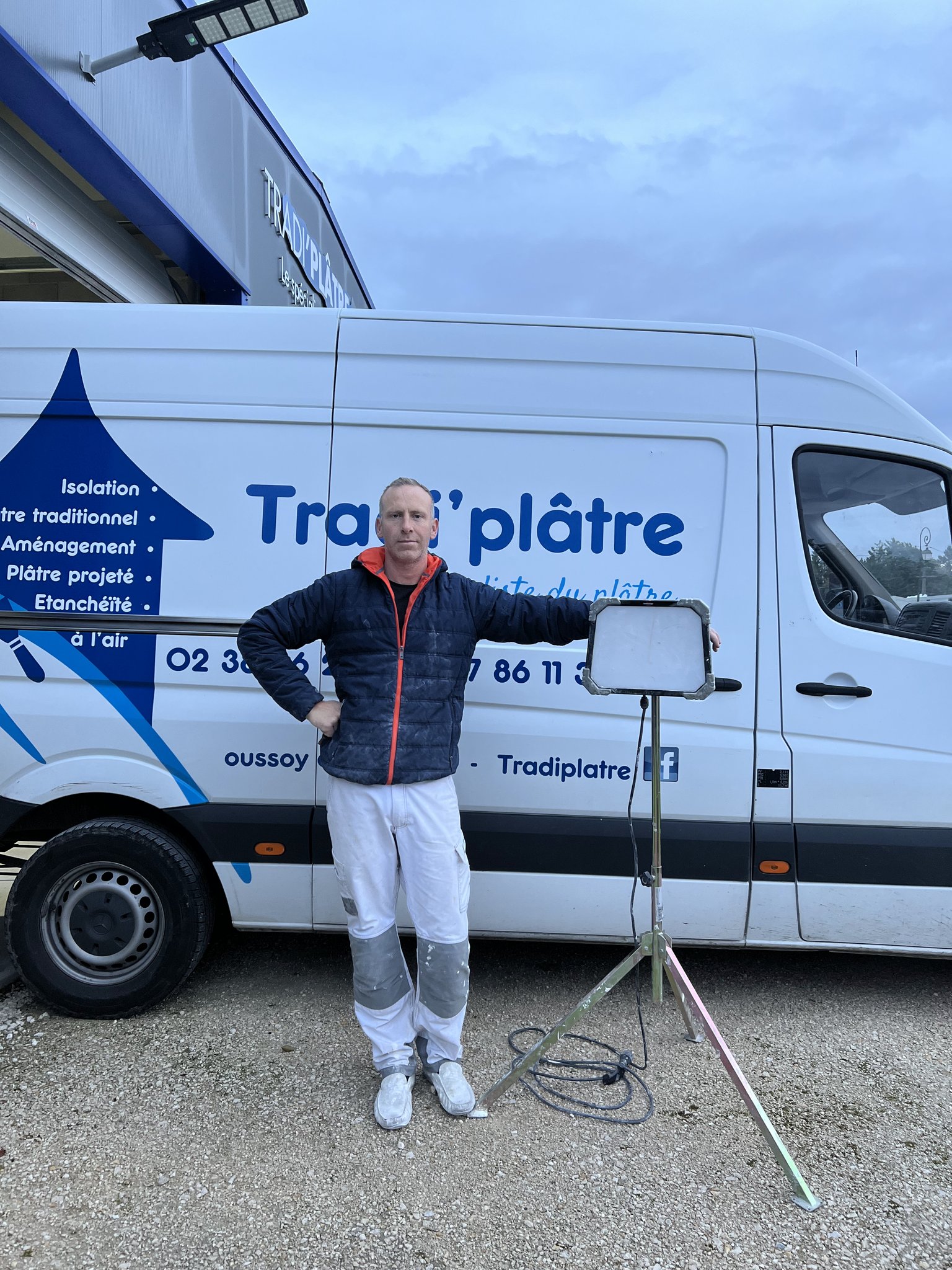 Artisan plâtrier spécialisé en projection Aéroblue et étanchéité à l’air dans le Loiret